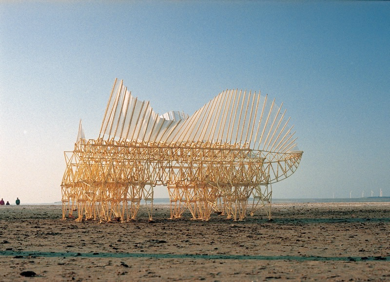 Animaris Currens, Ventosa, Oostvoorne, The Netherlands (1993). (Image: Courtesy of Theo Jansen. Photo by Adriaan Kok)